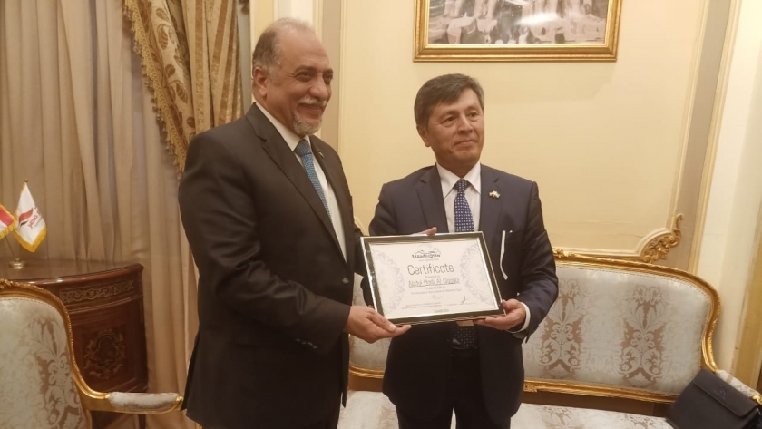 الدكتور القصبي مع سفير أوزبكستان