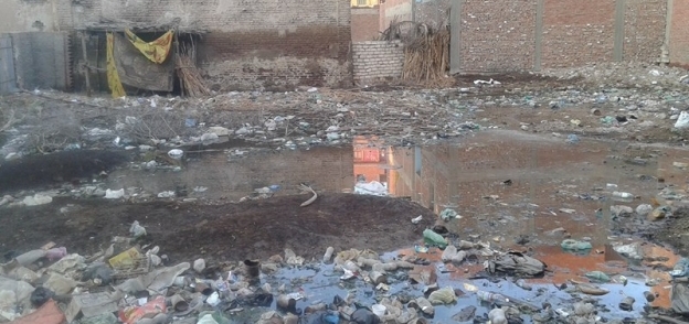 مياه الصرف الصحى تغرق منازل قرية «القبة» فى الشرقية