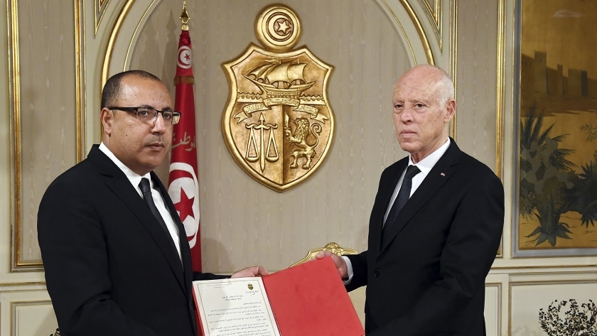 رئيس الحكومة التونسية خلال لقاء سابق مع الرئيس التونسى