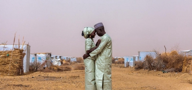 قصة حب نيجيرية تكلل بالزواج في مخيم لاجئين
