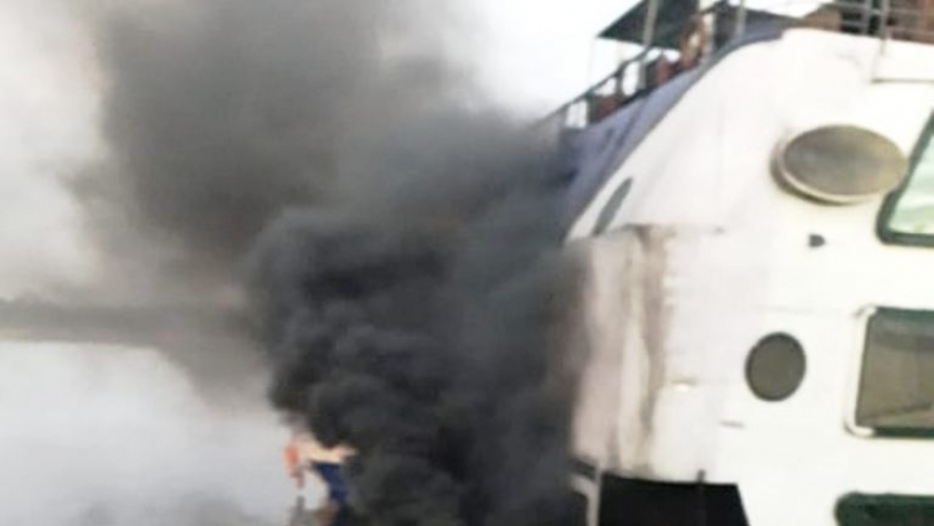 السيطرة على أدخنة كثيفة بفندق عائم بكوم أمبو أسوان وإخلاء الباخرة من 77 راكب