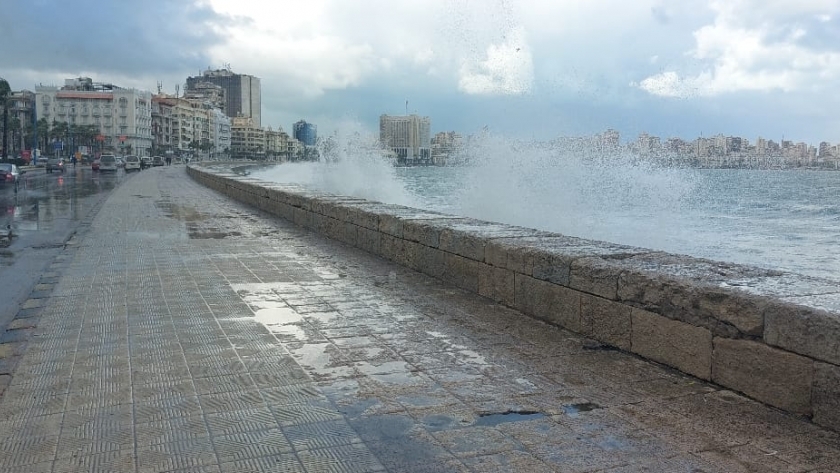 ارتفاع الأمواج على شواطئ الإسكندرية  - أرشيفية