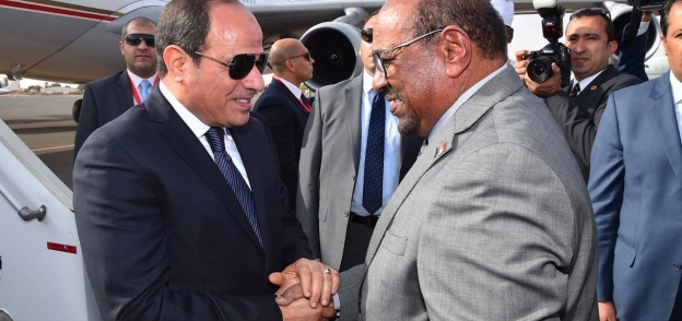 الرئيس السيسى مع الرئيس البشير فى السودان