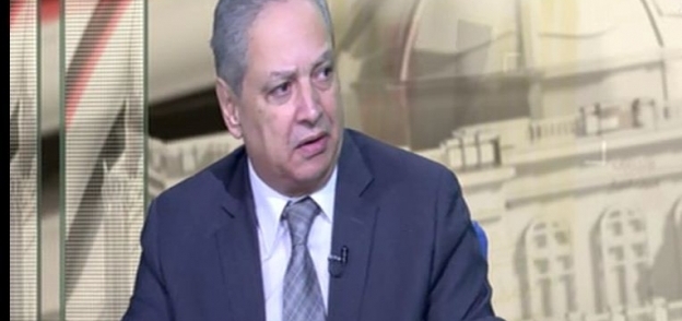 إكرام بدر الدين ، أستاذ العلوم السياسية بجامعة القاهرة