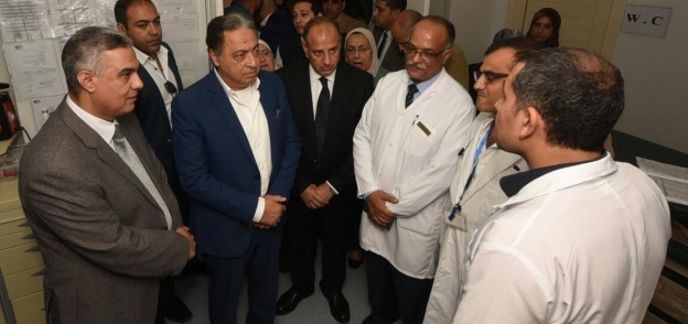 وزير الصحة خلال جولته بمستشفيات الإسكندرية