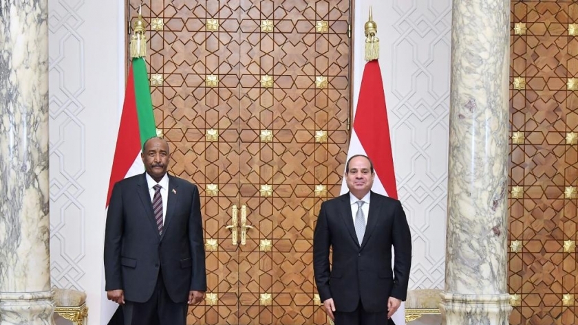 السيسي ورئيس مجلس السيادة الانتقالي السوداني
