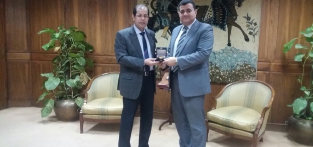 الدكتور أحمد الشوكي مع نائب رئيس جامعة اﻷزهر