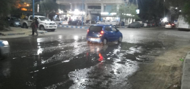 مياه الصرف الصحى يخرج من بيارة قسم شرطة مطروح ويغرق الشارع الرئيسى حتى زاهرجلال