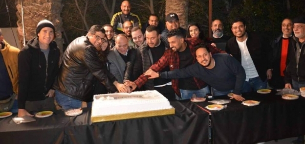 أحمد السقا مع أسرة مسلسل "ولد الغلابة"