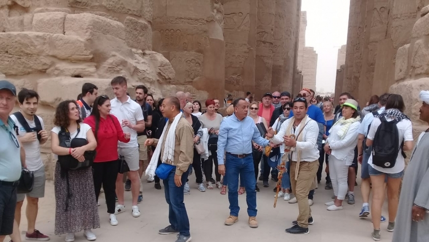 رغم سوء الأحوال الجوية.. توافد الاف السياح لزيارة الأماكن الأثرية بمصر