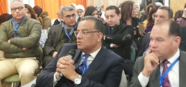 الكاتب الصحفي محمود مسلم أثناء مشاركته في القمة الإقليمية