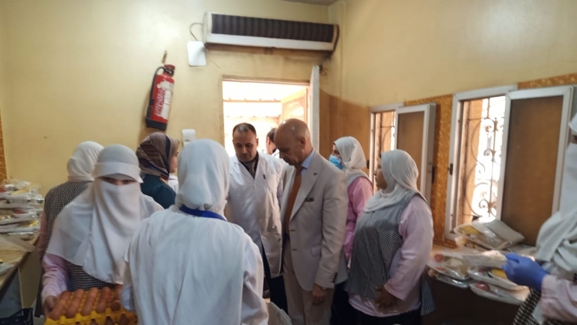 وكيل وزارة الصحة بالشرقية يتفقد سير العمل بمستشفي منيا القمح 