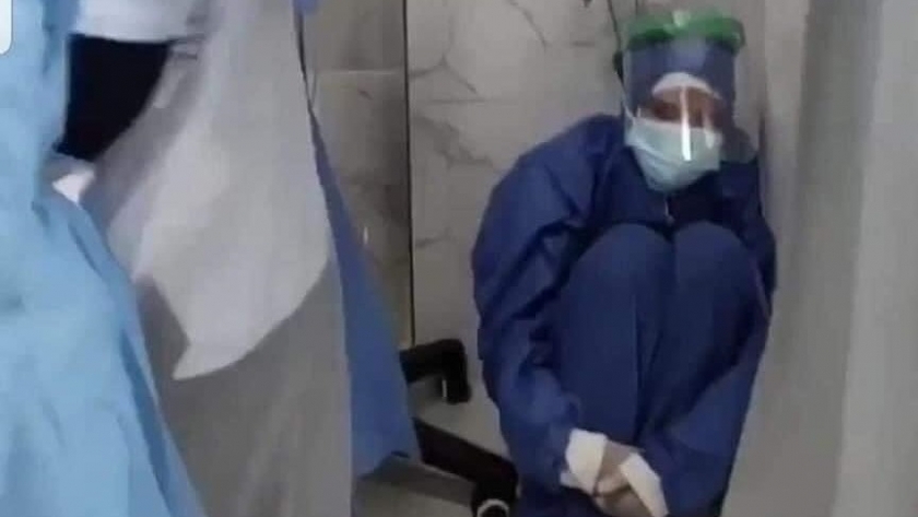 ممرضة بالعناية المركزة بمستشفى الحسينية