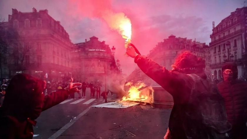 الاحتجاجات في فرنسا- تعبيرية