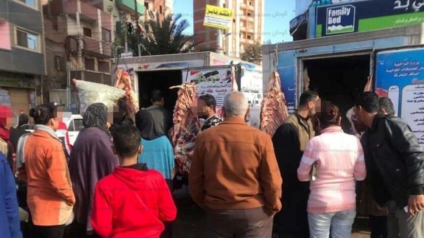  قوافل بيع اللحوم البلدي وأغذية بالغربية بأسعار مخفضةوأهالي"تحيا مصر "