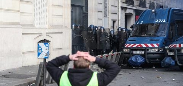 إصابة عدد من الصحافيين خلال تظاهرات حركة "السترات الصفراء" في باريس