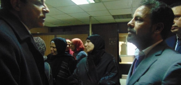 نائب محافظ القاهرة يلتقى أسرة عقار  متهالك