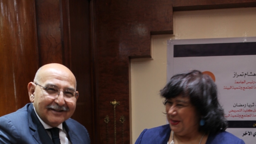 الدكتورة إيناس عبد الدايم وزير الثقافة السابقة خلال التكريم