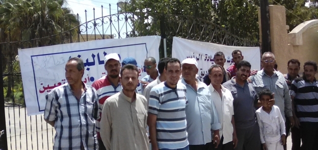 عمال "البحوث الزراعية" يواصلون إضرابهم عن العمل لتأخر رواتبهم منذ 4 شهور بكفر الشيخ