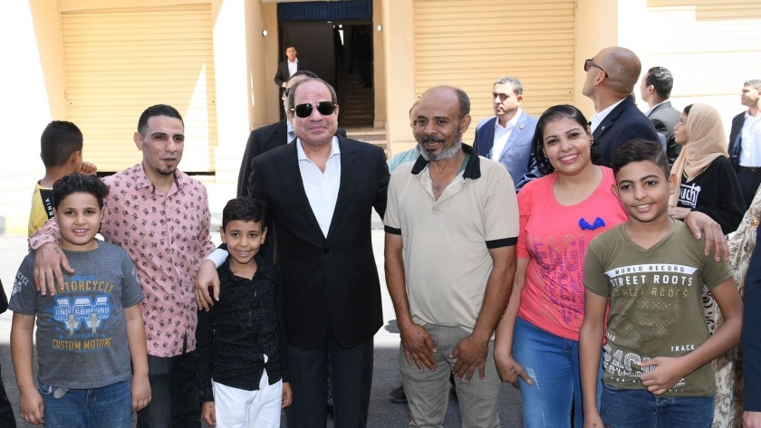 الرئيس السيسي أثناء زيارته لقرية سدس الأمراء ببني سويف