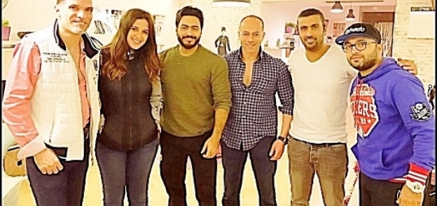 تامر حسني وياسمين عبد العزيز مع المخرج محمد سامي والمنتج تامر مرسي