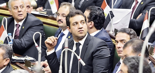 11 شهراً قضاها أحمد مرتضى داخل البرلمان دون وجه حق