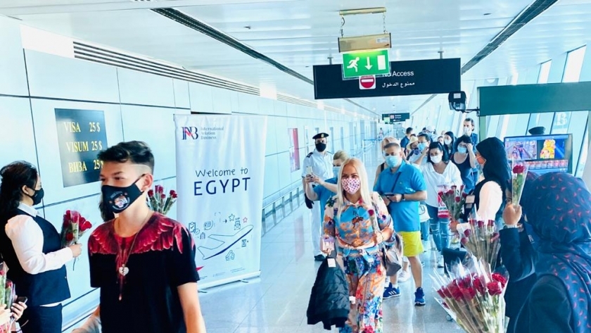مطار القاهرة الدولي يستقبل اليوم 15 الف مسافر