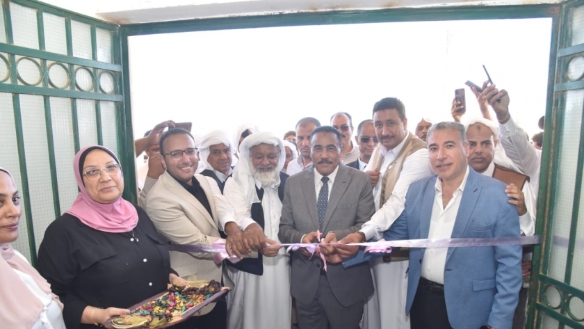 محافظ مطروح خلال افتتاح الوحدة الصحية بمدينة النجيلة