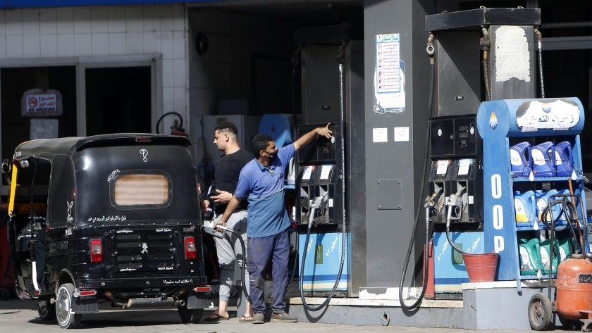 البترول:توافر البنزين والسولار ونمد محطات الوقود بـ 55 ألف طن يوميا