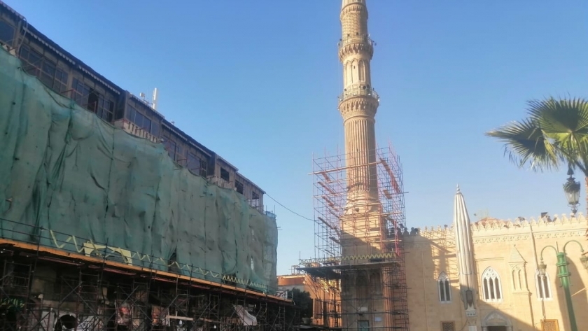 مسجد الحسين بعد غلقه اليوم بسبب أعمال الترميم