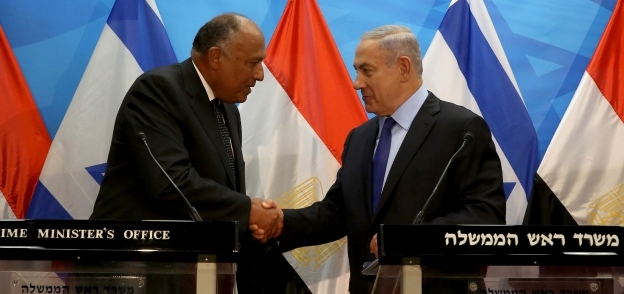 لقاء صحفى لرئيس الوزراء الإسرائيلى مع سامح شكرى وزير الخارجية المصرى «أ. ف. ب»