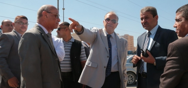 محافظ القاهرة يطالب بإقامة سوق نموذجى لاحتواء الباعة الجائلين بالتبة