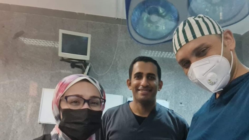 الفريق الجراحي في مستشفى بنها الجامعي