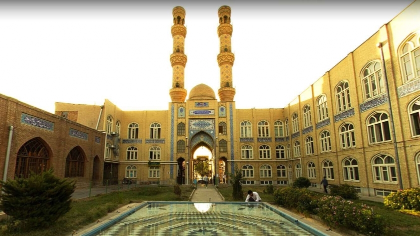 مسجد تاريخي وسط مدينة تبريز