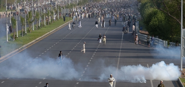 بالصور| اشتباكات بين القوات الباكستانية وأنصار ممتاز قادري