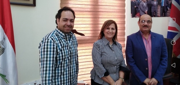 عمرو قايبل مع أعضاء الجامعة