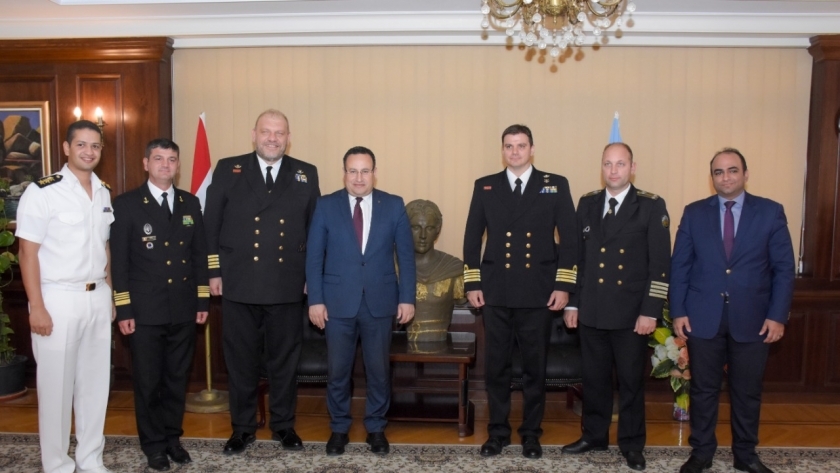 محافظ الإسكندرية يستقبل وفود ثلاث سفن لحلف الناتو