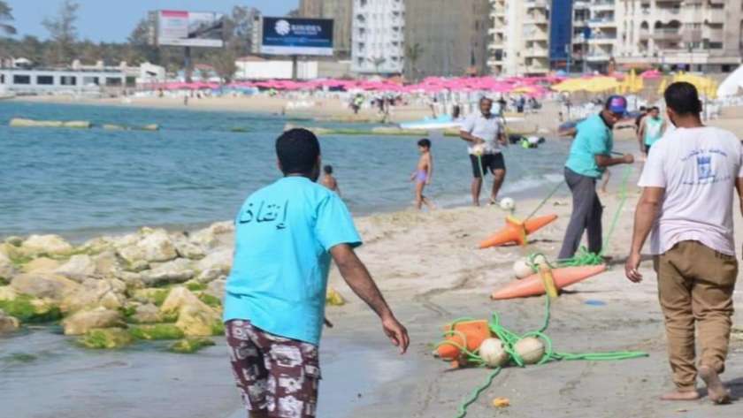 فرق الإنقاذ على شواطئ الإسكندرية