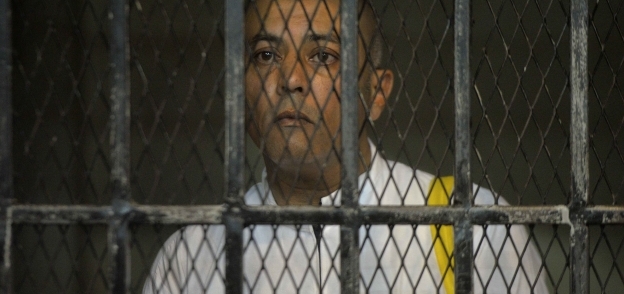 هشام عبد الباسط المحافظ السابق خلال الجلسة