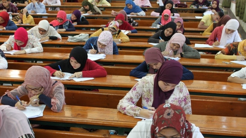 600 طالباَ و طالبة يؤدون اختبارات القدرات الموحدة بكلية التمريض بجامعة أسيوط