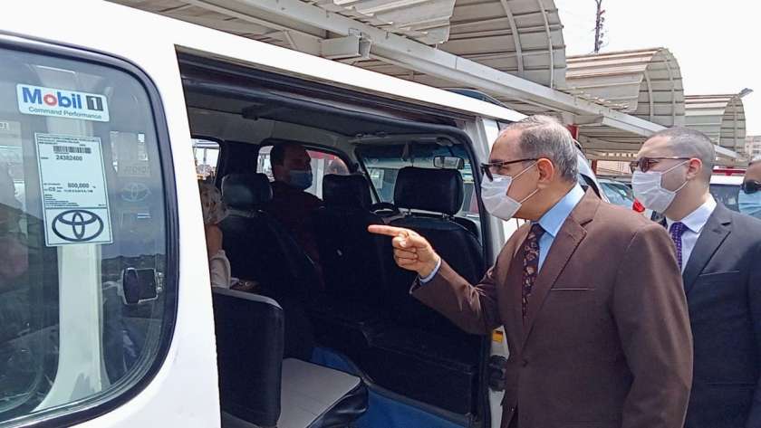 محافظ كفر الشيخ يتفقد موقف السيارات