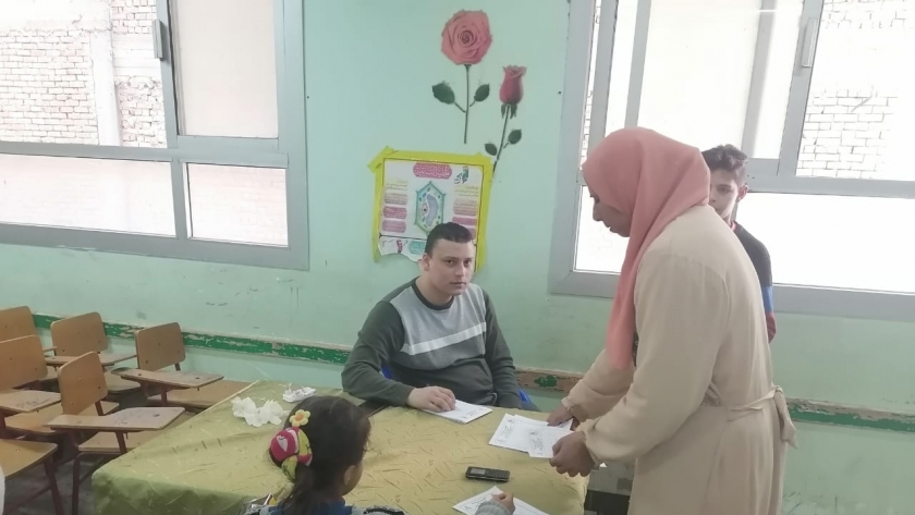 الكشف على 650 شخصا في قافلة طبية نظمتها جامعة الزقازيق بقرية أولاد سيف 