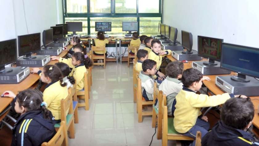 بدء تحويلات المدارس إلكترونيًا- صورة أرشيفية