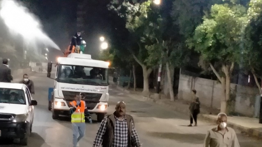محافظة أسيوط تواصل أعمال تطهير ورش الشوارع والميادين لمواجهة كورونا