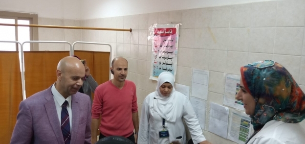 الكشف علي ١٦٠٠ مريض بالمركز الطبي بالحي ١٤ بالعاشر من رمضان