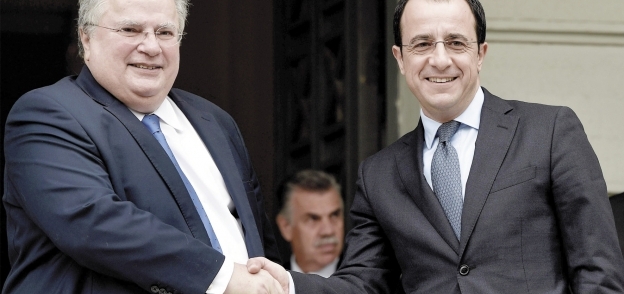 وزيرا خارجية اليونان وقبرص خلال لقائهما أمس «أ.ف.ب»