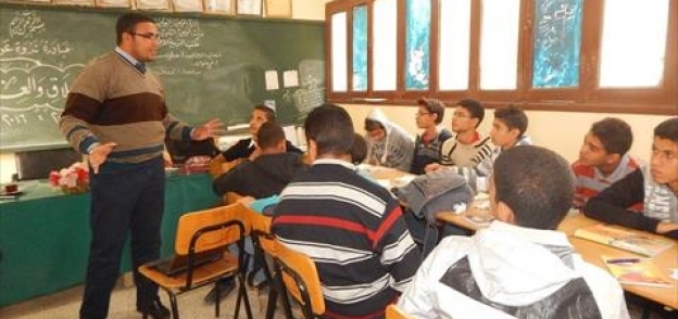 بالصور| فريق "وسارعوا" ينظم ورشة عمل في إحدى مدارس أسيوط