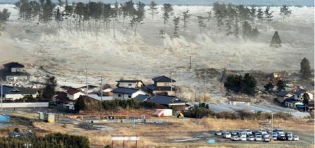 صورة أرشفية لإعصار تسونامي