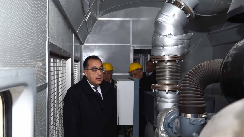 الدكتور مصطفى مدبولي رئيس الوزراء في جولة بمصنع سيماف
