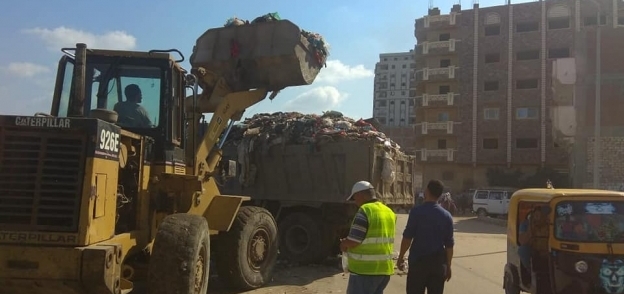 الرصد البيئي ترفع مخلفات الطريق بحي منتزه أول في الإسكندرية